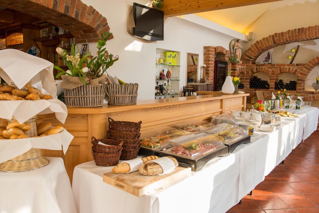 Hotel Restaurant Grune Au Poellau Exteriör bild